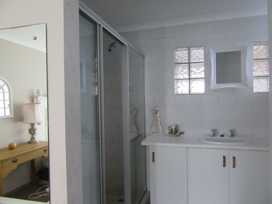 5 Bedroom Property for Sale in Fraaiuitsig Western Cape